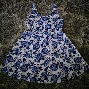 ****HOST PICK****H&M Skater dress